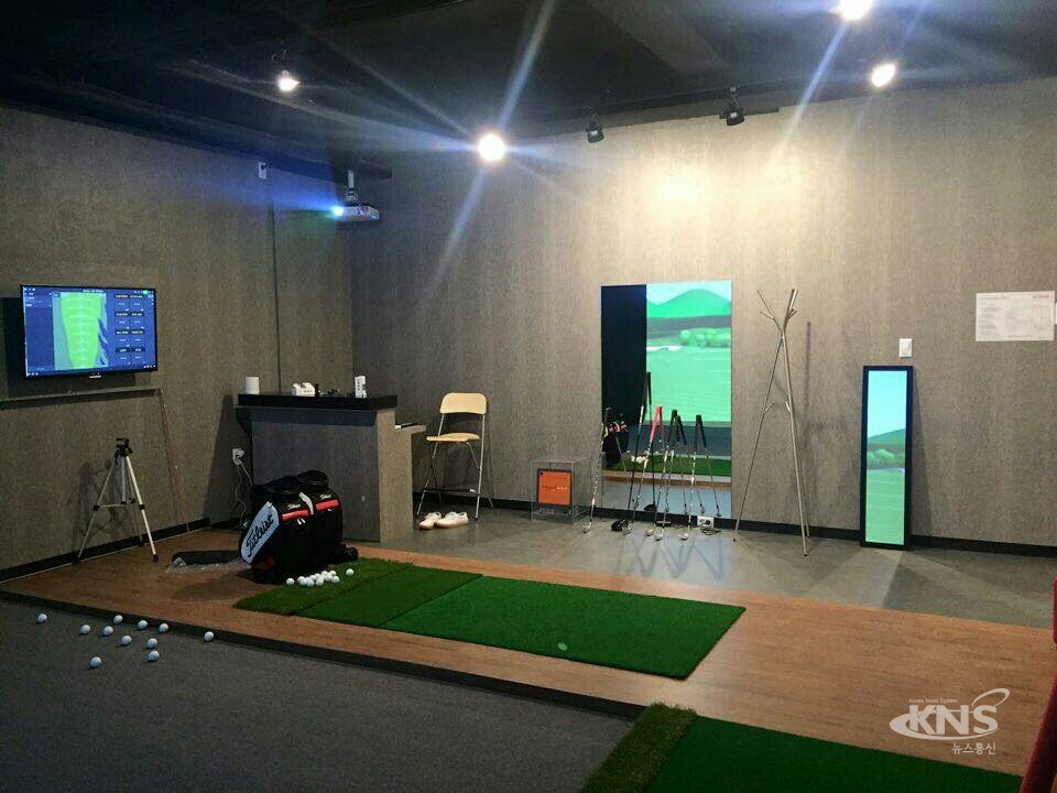 강남 골프레슨 전문 스튜디오 에이틴에이치 트랙맨 장비로 정밀레슨 제공