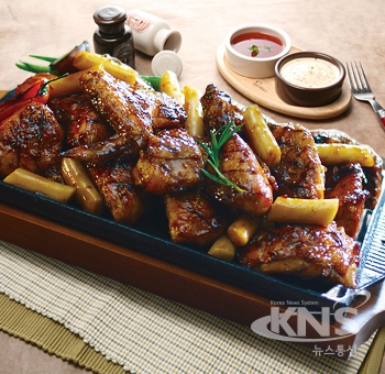 골라 먹는 재미가 있다...훌랄라치킨 투블랙 참숯 바비큐