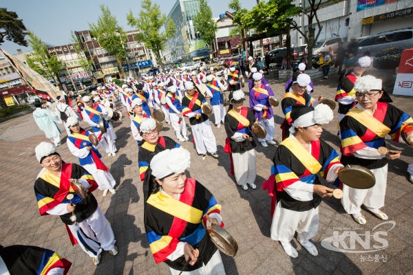 고유 민속놀이 충만 전북 두레마을 풍물축제 개최