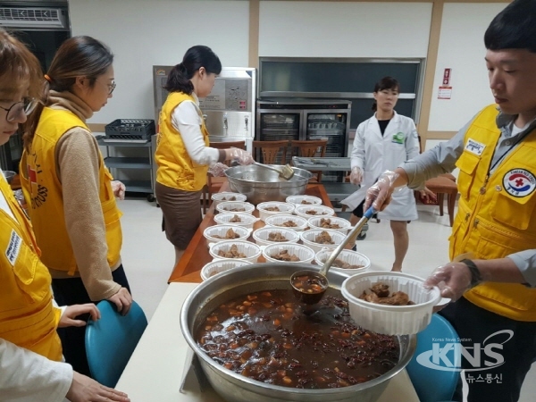 평택시 신평동 지역사회보장협의체, 거동불편 어르신 행복한 영양식 전달