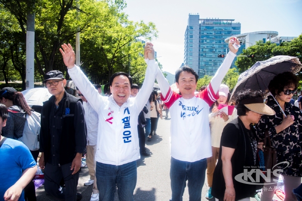 남경필 경기도지사. 이필운 안양시장 후보,  정책협약 체결  약속 실천 강조