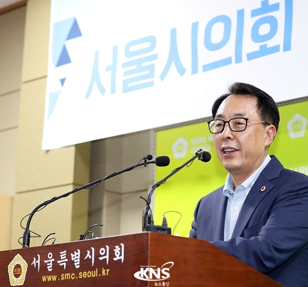 [KNS포토] 최웅식 서울시의회의 가장 큰 과제는 분권형 개헌과 지방분권의 실현