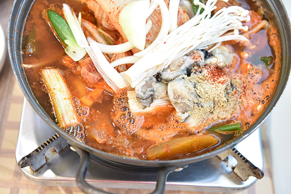 안면도 게국지 맛집 꽃지꽃게집, 세대를 아우르는 감칠맛과 영양가 만점의 게국지 제공