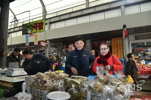 청송군, 설맞이 전통시장 장보기 행사 펼쳐