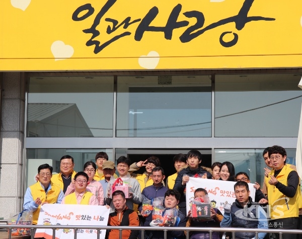 삼양식품 맛이나 봉사단...원주 일과사랑 점심봉사 및 친교
