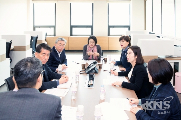 화성시의회 경제환경위원회 비위생매립장 철저관리 市 환경사업소와 간담회 열어