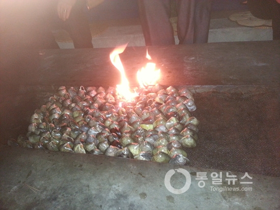 중 신화통신, 북한 미식 휘발유 조개구이 소개