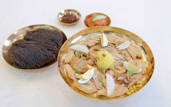 북, 왕족들만 먹었던 쟁반국수가 대중음식으로 된 까닭은?