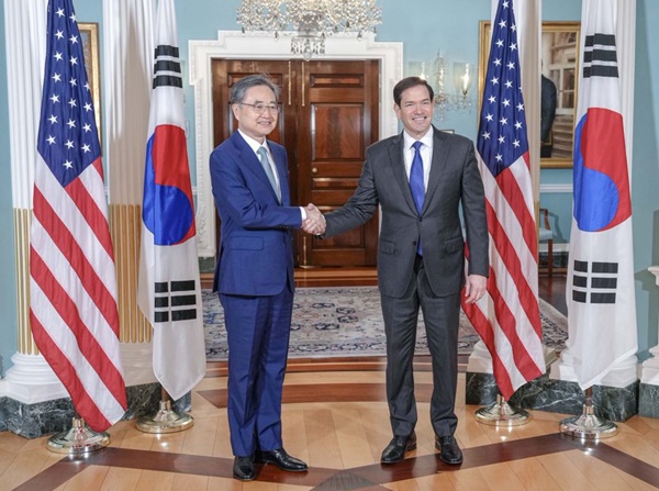조현 외교장관, 