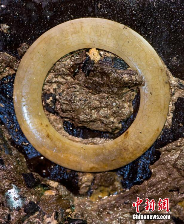 난창 서한 고분서 ‘구정(九鼎)’과 옥기 출토