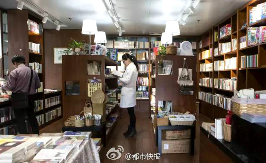 항저우 병원 건물에 오픈한 작은 서점… 책으로 환자 위로