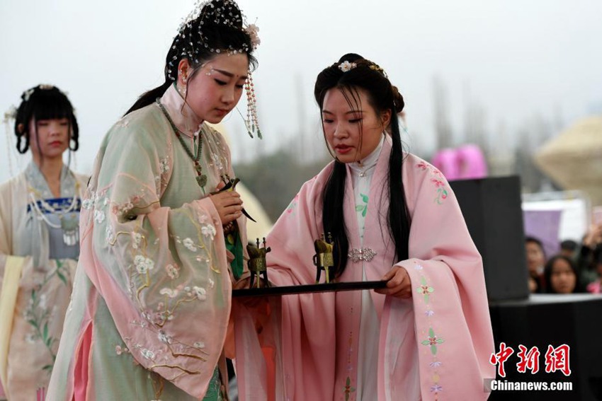 중국 각지에서 펼쳐진 ‘화자오제’ 행사, 아름다운 한족(漢族)의 꽃 제사