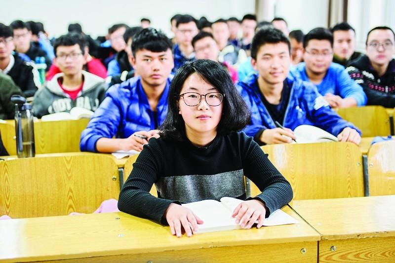 산시 대학교 공대의 유일한 여학생: ‘홍일점’이라 행복해요