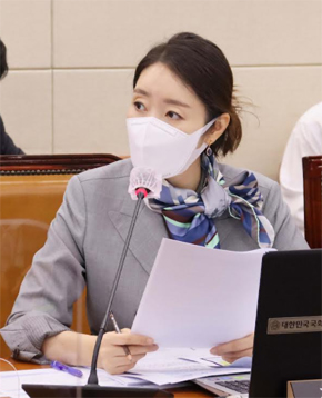 질병청, 백신 접종후 생리 이상반응 신고항목에 추가