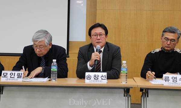   `고병원성 AI 백신` 수면 위로‥방역전략 다변화·신중론 엇갈려  