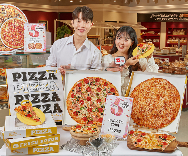 [포토] 신세계푸드 쓱데이엔 패밀리 사이즈 이마트 피자가 1만1500원