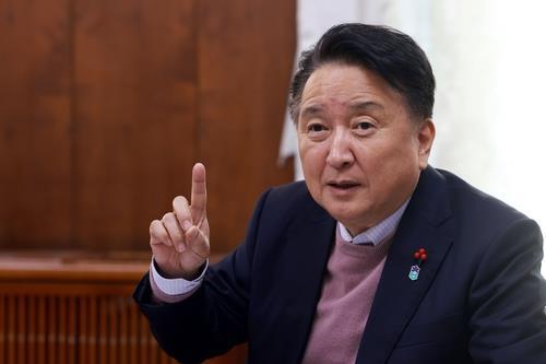 김영환 충북지사 “헌재, 국민신뢰 잃어”