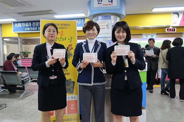 영경의료재단, 농업인의 날 맞이 가래떡 나눔