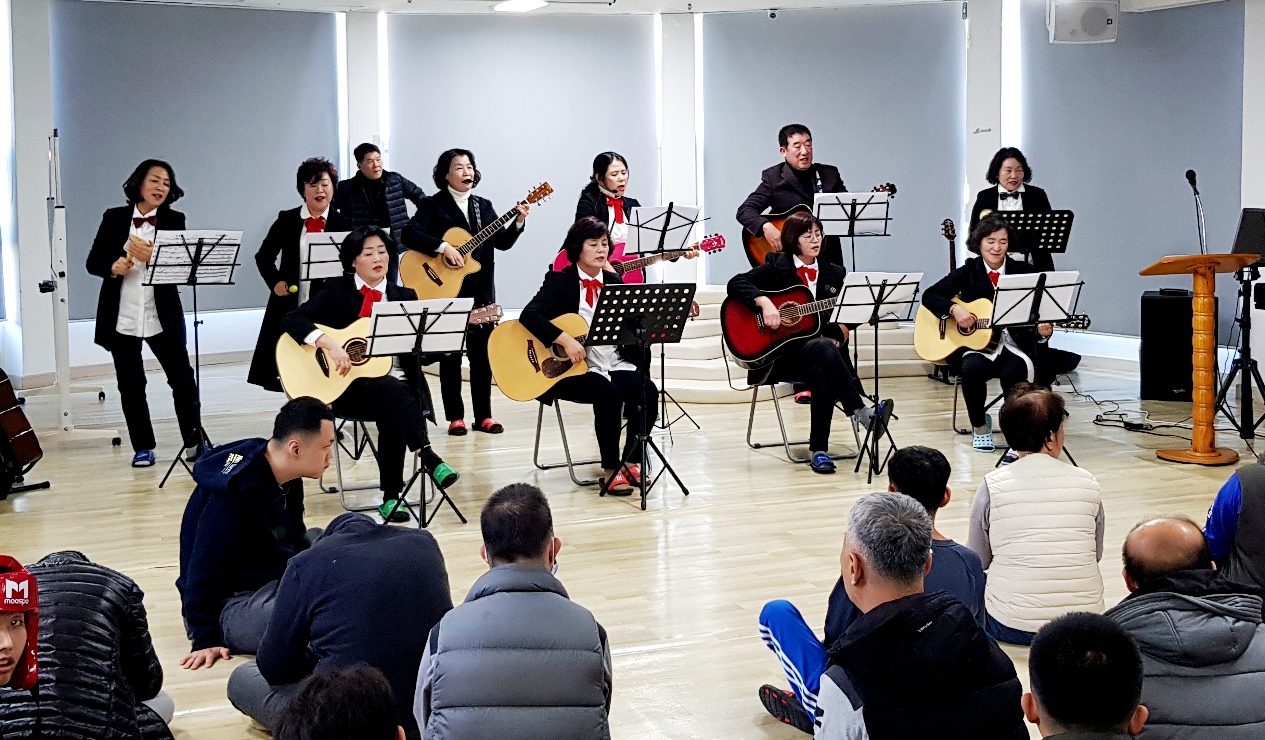 군산 구푼이의 구세군 목양원 공연