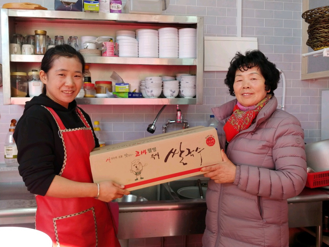장수 산서면생활개선회, 이웃돕기 쌀국수 7박스 나눔