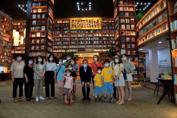전주 도서관의 변신··· 놀고 여행하고 힐링 인생 도서관을 만나다