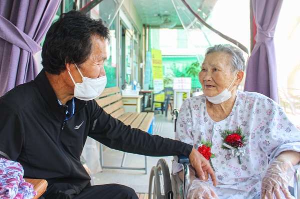 어머니, 너무 보고 싶었습니다 어버이날 요양병원, 따뜻한 봄