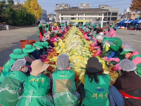 [전북]전주시새마을회 부녀회, 사랑의 김장김치 담가주기 운동