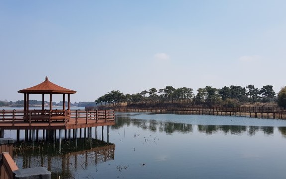 만경능제, 도로변에서 접근 가능한 주차시설 시급