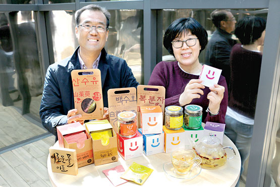 응답하라 전통식품 <3>신(新)소비계층에 주목하라 ②이풀약초협동조합 리프 건강차/통통튀는 포장 친절한 설명 20~30대 공략