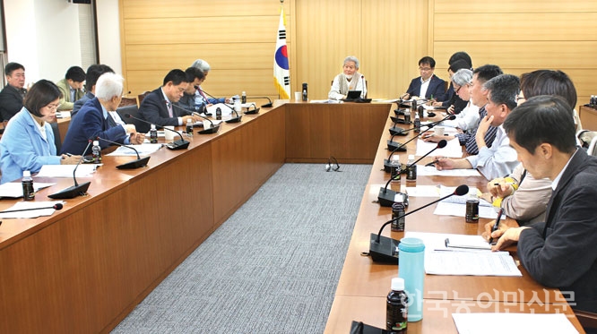 국민행복농정연대 ‘농특위 과제 워크숍’ <하>유통혁신·도농연대·직불제 개편