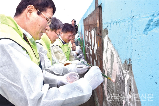 나눔축산운동, 축산인·소비자·농업인의 행복한 동행을 실천하다 <2>깨끗한 축산환경을 만들다