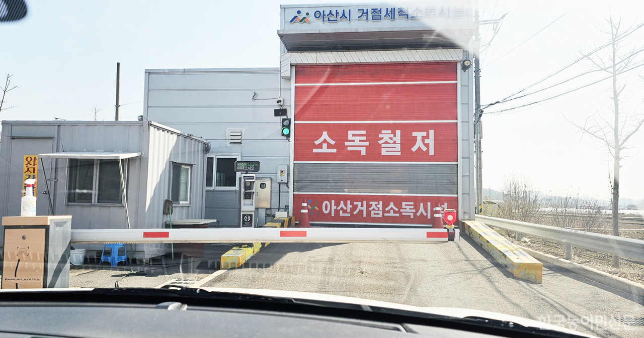 [농축산 필수 직업 탐방기] 소 뒷발에 차이는 것보다 후배들 퇴사가 더 힘들어