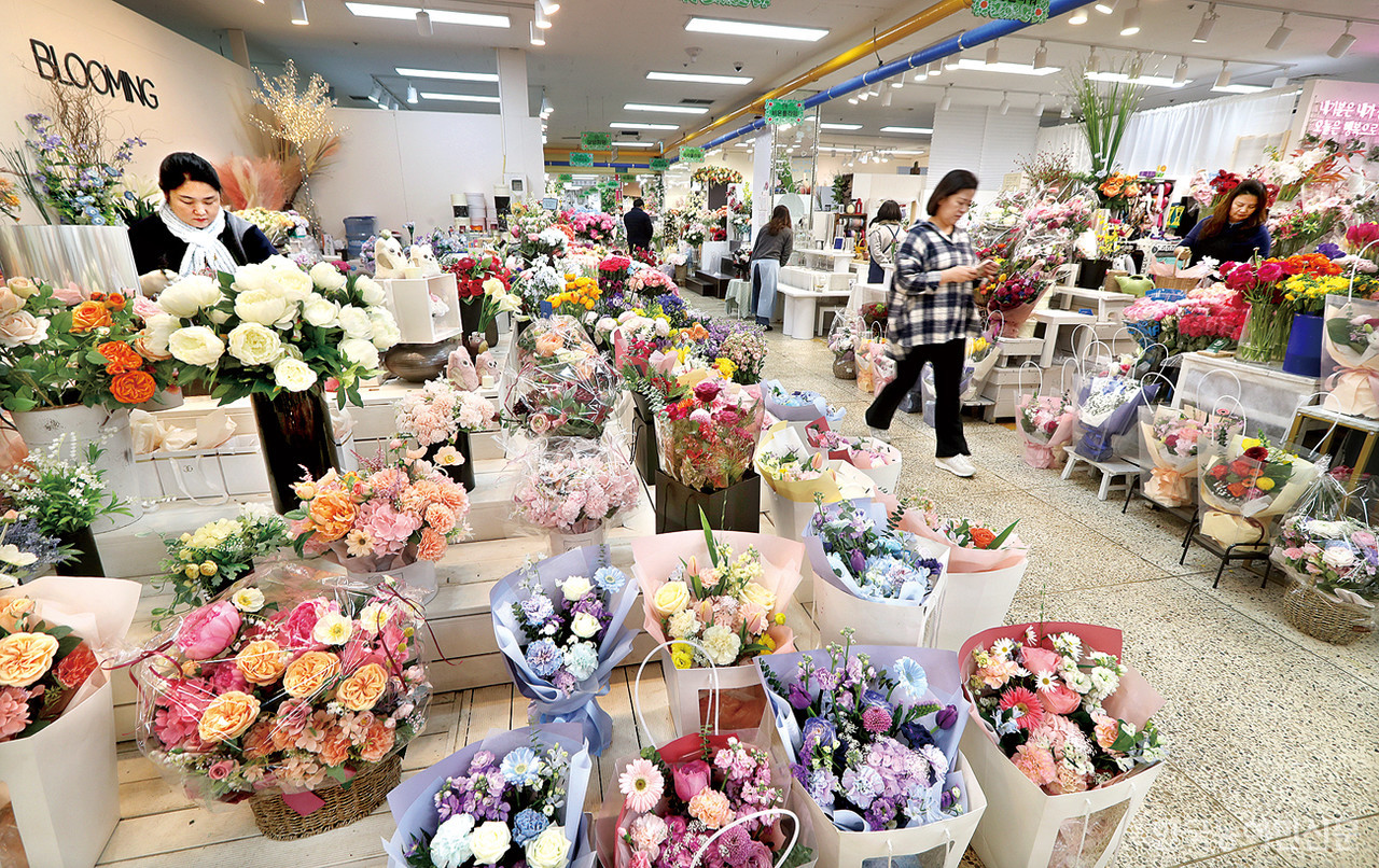 화훼업계, 경기 불황에 사라진 졸업 특수