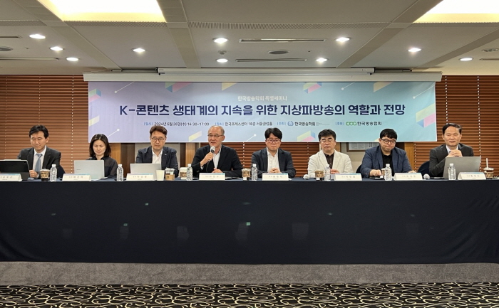 무겁고 낡은 무기가 된 지상파…방송국들은 어떻게 생존할까