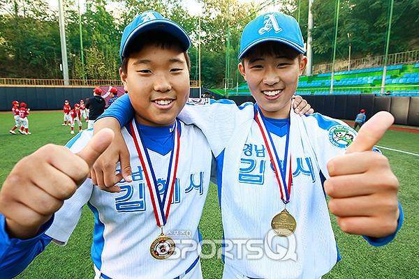 [포토Q] 리틀야구, 경남 김해시 장원호-홍한결 오늘 우승했어요!