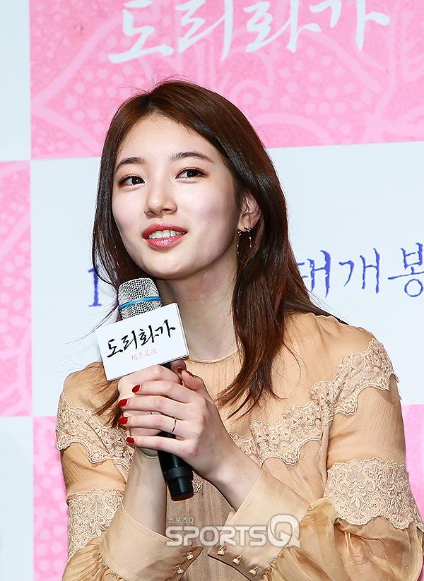 [포토Q] 도리화가, 수지 시선끄는 레드 네일아트