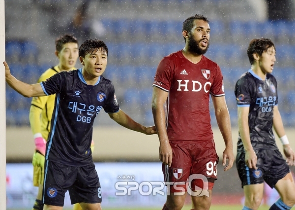 [포토Q] 대구FC 김대열 닐손! 넌 내가 막는다!