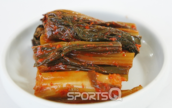오동도 동백열차, 해상케이블카, 레일바이크 등 가볼만한 곳들 1박2일 코스로 묶고 밤바다 야경 감상 후 게장백반 맛집에 들르면 금상첨화