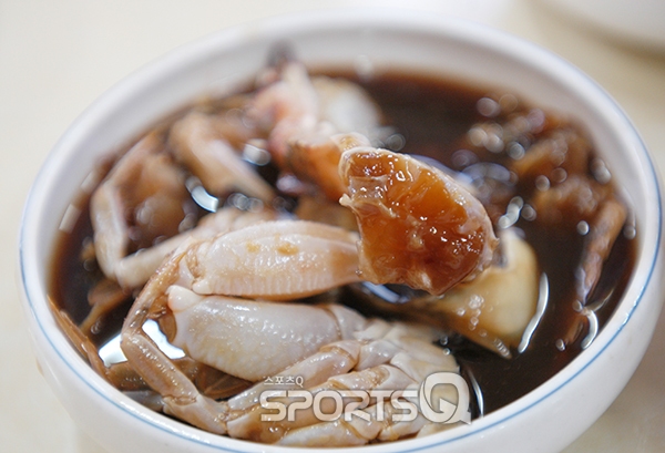 오동도 동백열차, 해상케이블카, 레일바이크 등 가볼만한 곳들 1박2일 코스로 묶고 밤바다 야경 감상 후 게장백반 맛집에 들르면 금상첨화