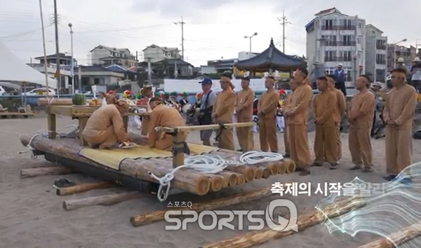 7월 제주여행의 이색 체험거리인 제주시 근처의 이호테우·삼양검은모래해변축제 기억하세요! 이호마을 부근에 횟집과 흑돼지김치찌개 식당... 