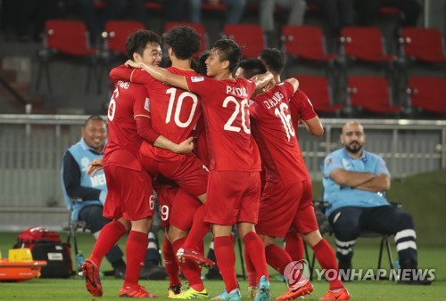 [베트남 축구 중계] 피파랭킹 88위 이라크, '2골 관여' 응우옌 꽁프엉에 혼쭐