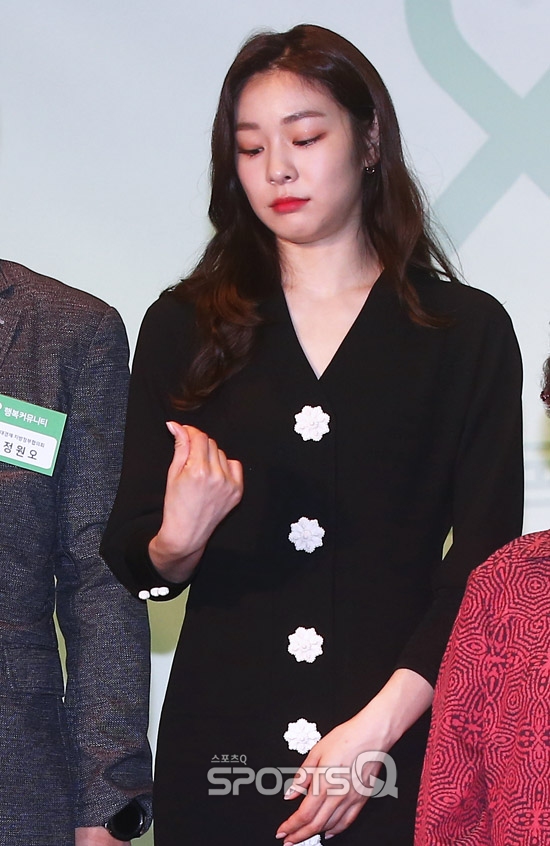 [스냅샷Q] 손하트 하나에 엉뚱미 발산하는 전직 피겨여왕-현직 기부천사 김연아