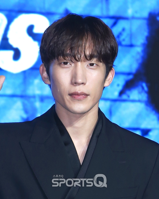 [포토Q] 이상이 각잡힌 손인사