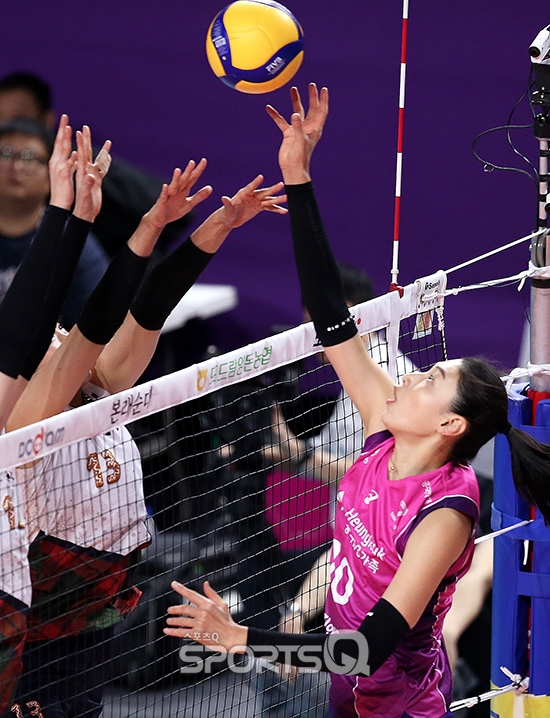 [포토Q] 흥국생명 김연경 날아올랐다