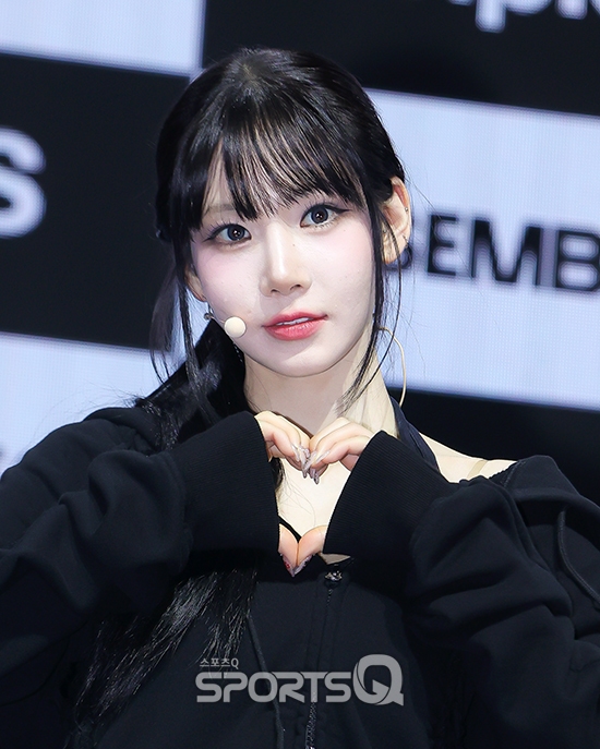 [포토Q] 김나경 빠져드는 눈빛