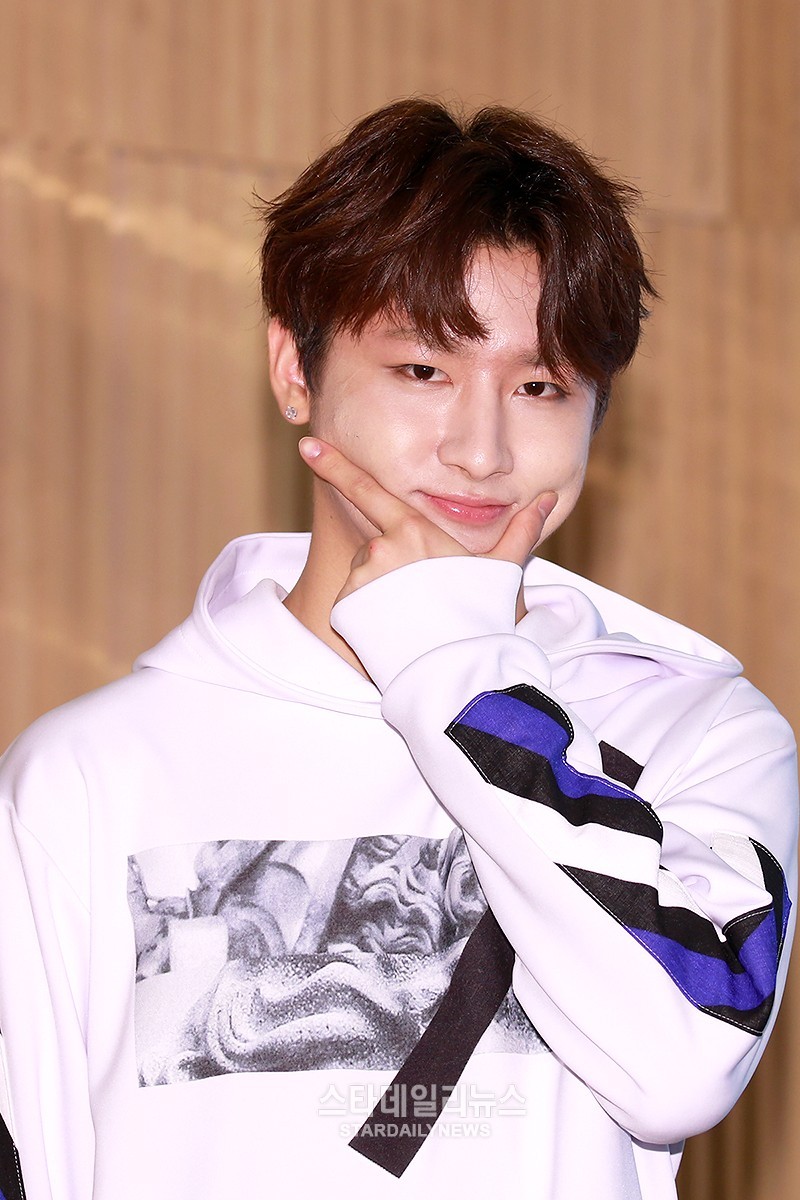 [S포토] 몬스타엑스 아이엠, 턱밑까지 브이라인 (한위싱동타이)