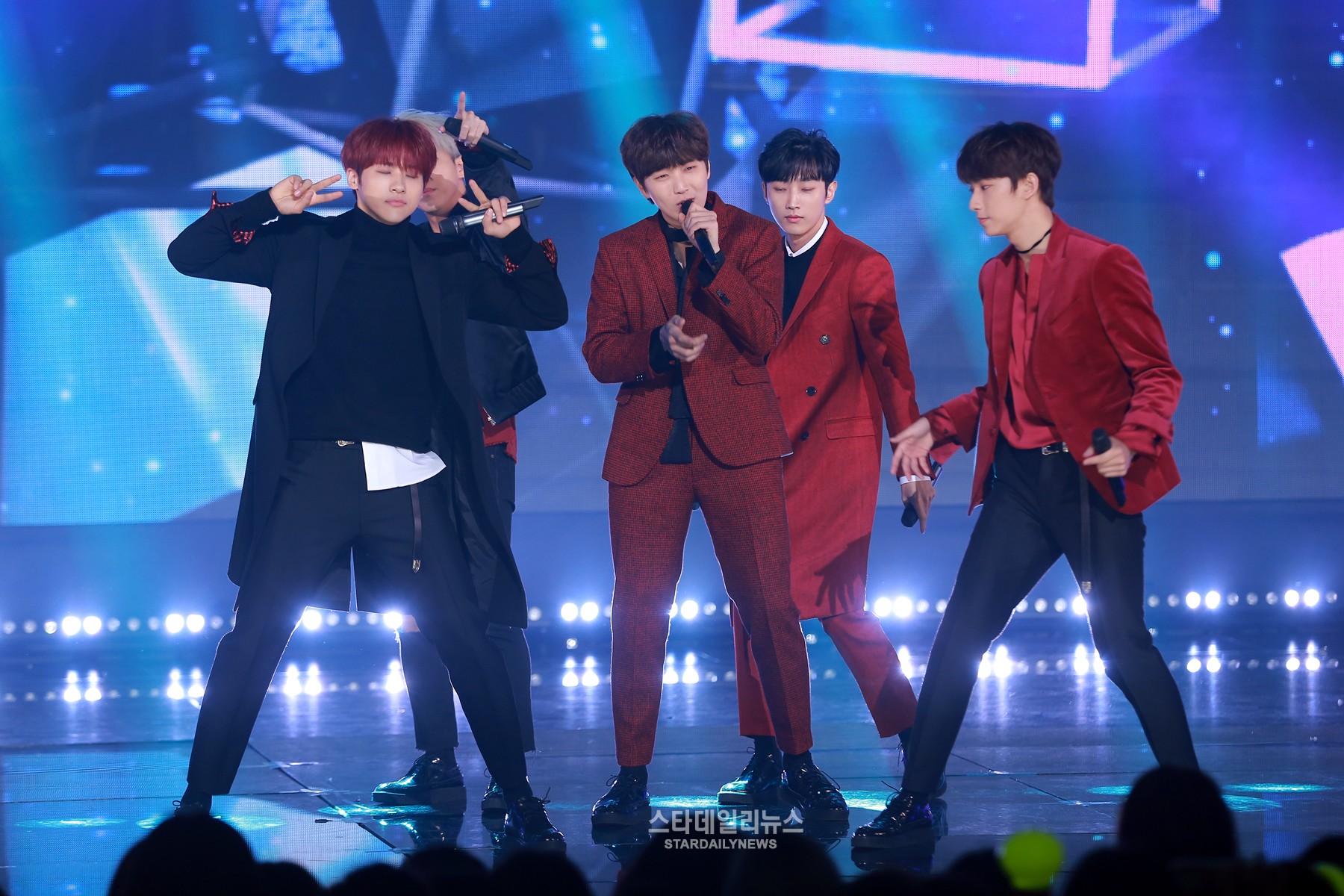 [S포토+] B1A4, 사진 찍기 좋은 타이밍 (더쇼)