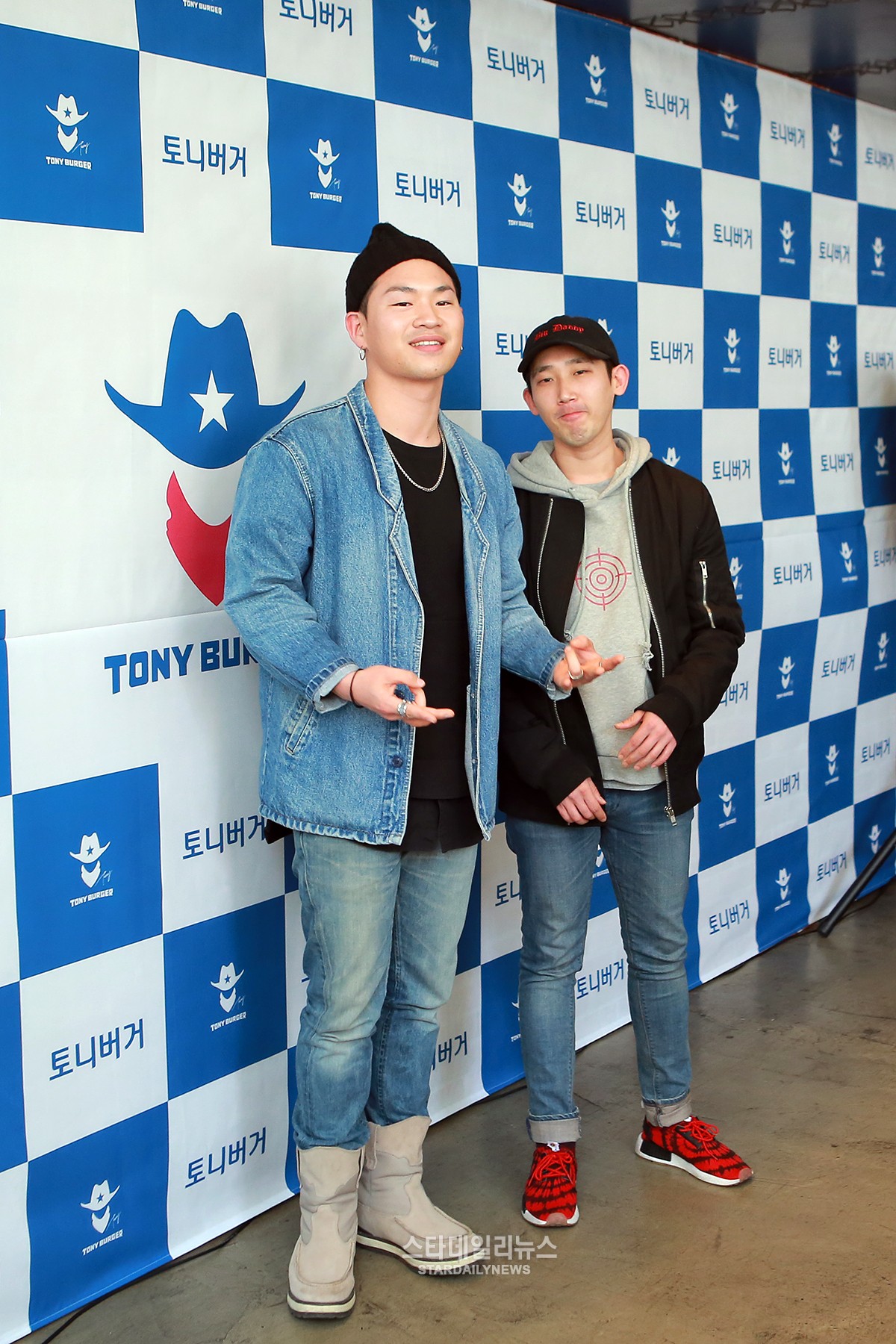 [S포토+] 에이트레인 짜파, 축하무대 하러 왔어요 (토니버거)