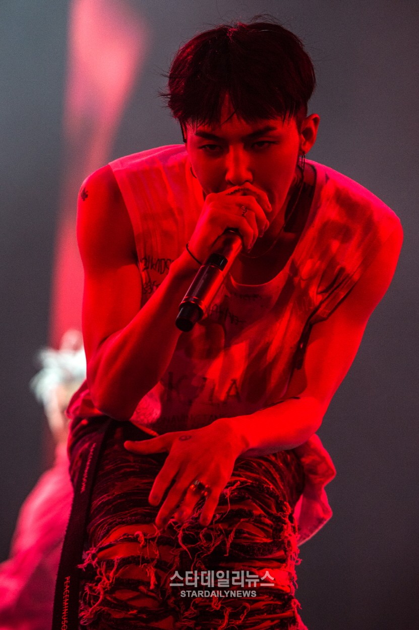 지드래곤, 마카오서 2만 2천 관객 동원... 월드투어 성공적 스타트