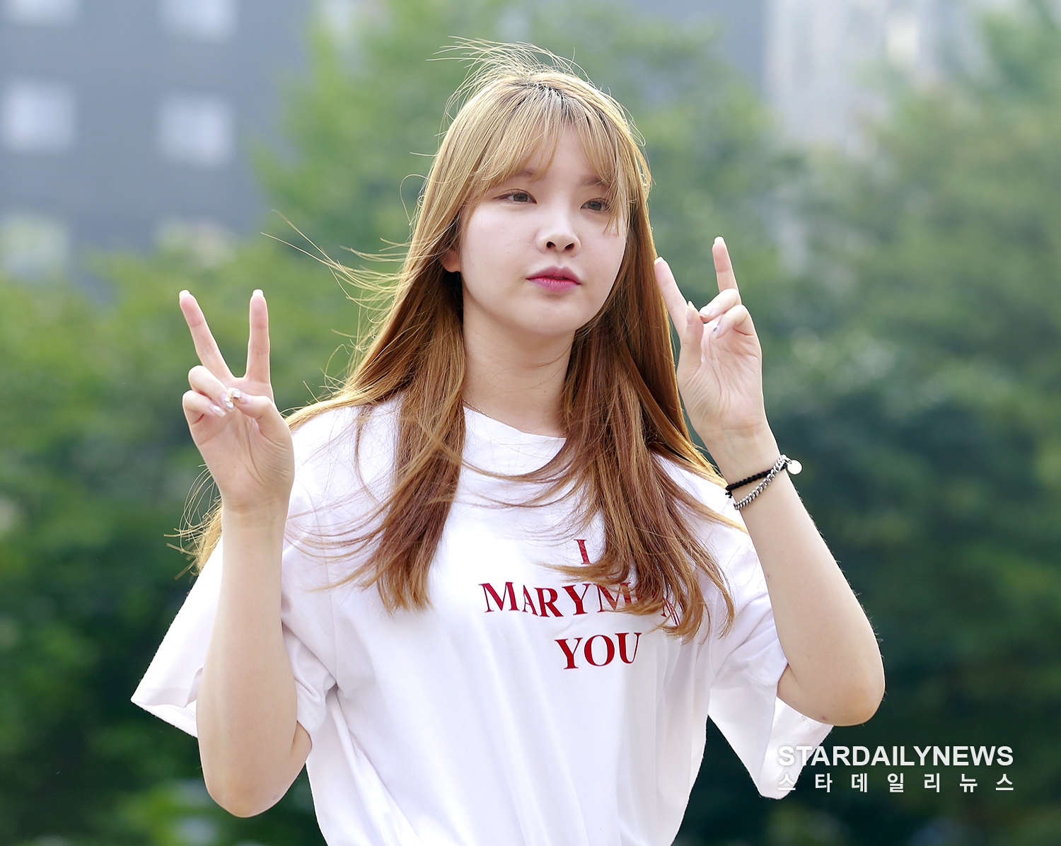 [S포토] 인아, 왜 바람이 불고 그래 (뮤직뱅크 출근길)